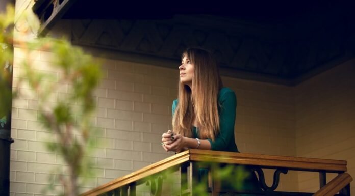 12 Latest Balcony Railing Design to Elevate Your Space balcony railing designs_0