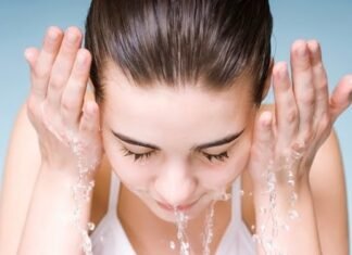 15 Best Face Wash for Acne Prone Skin