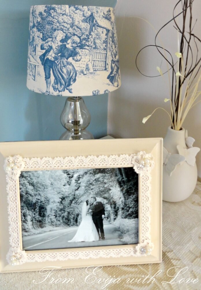 13 Photo Frame Ideas for Living Room - Spruce Styles