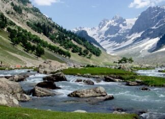 14 Beautiful Valleys in India to Explore This Year